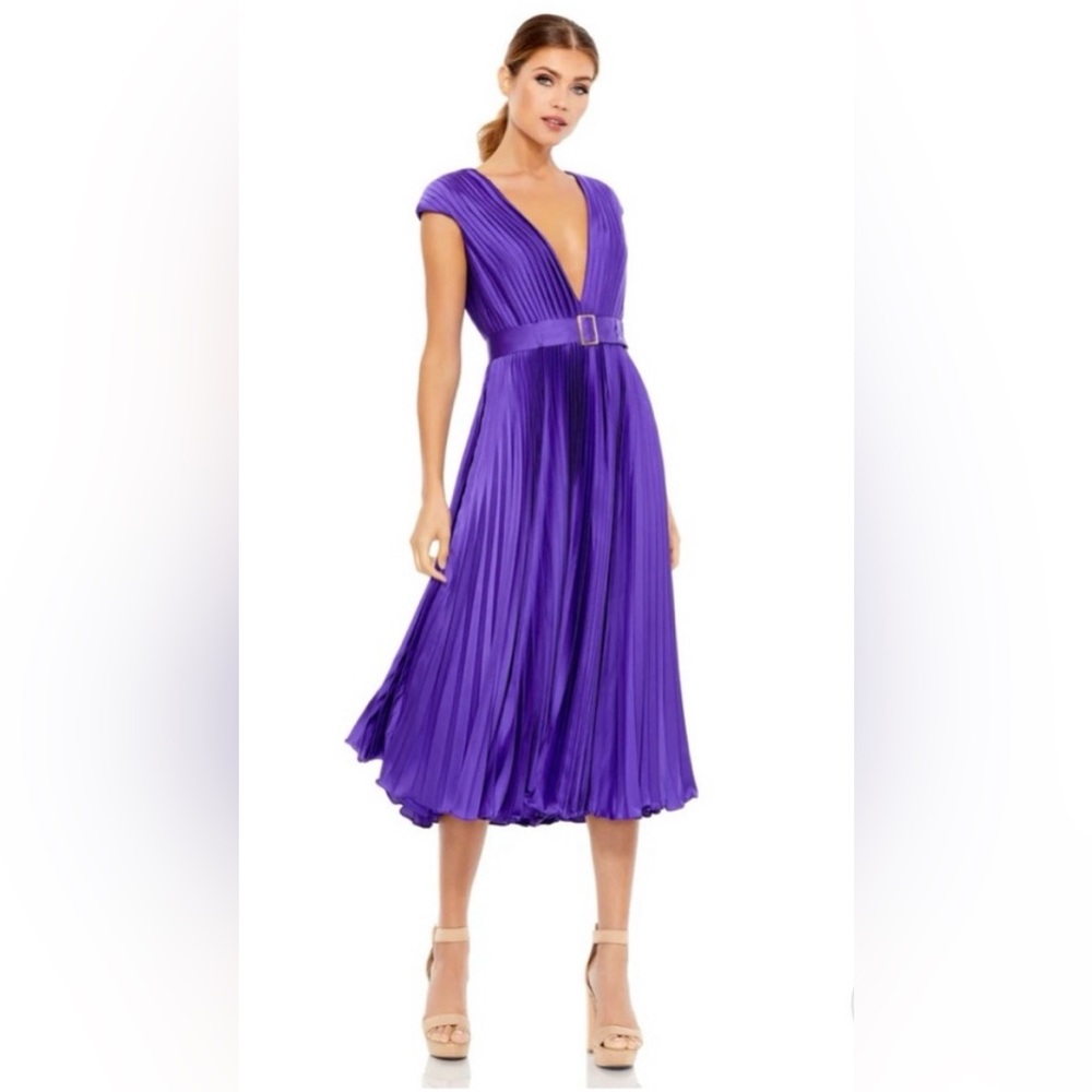 MAC DUGGAL PLEATED CAP SLEEVE BELTED A LINE
DRESS SIZE 4